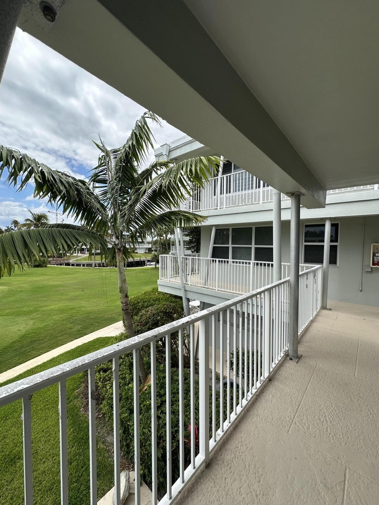 1221 Hillsboro Mile - Photo 16