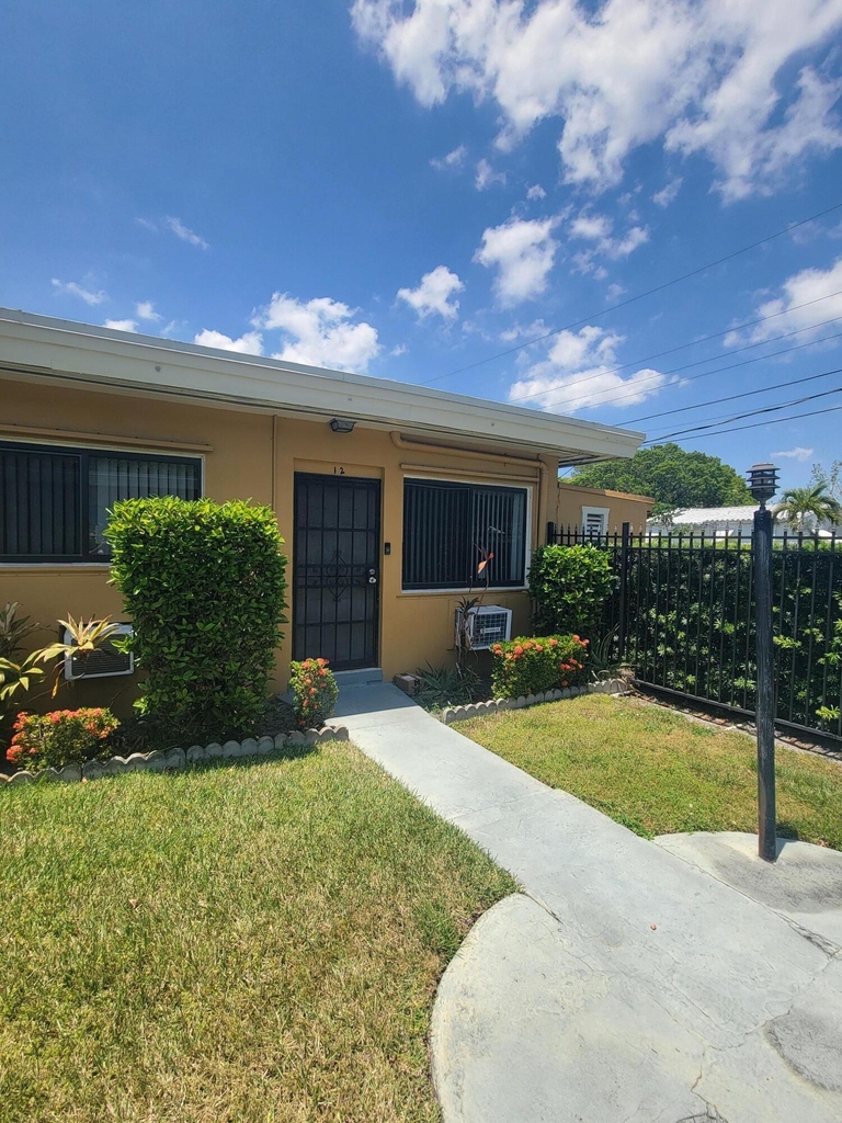 1845 Pembroke Road - Photo 1