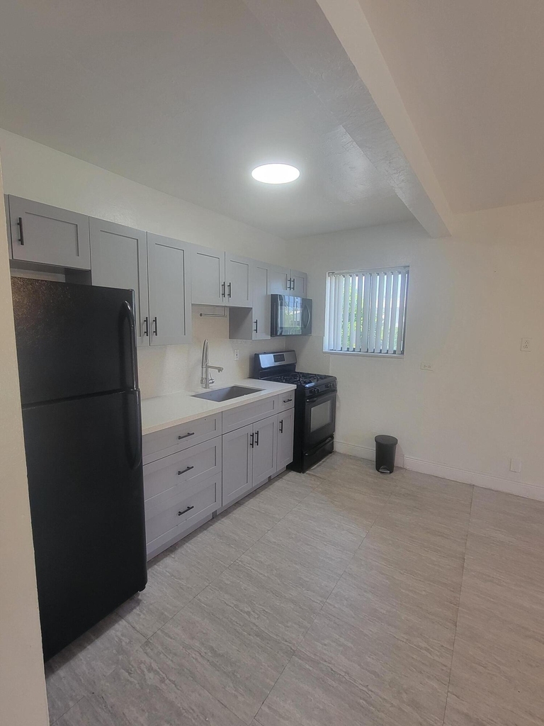 1845 Pembroke Road - Photo 4