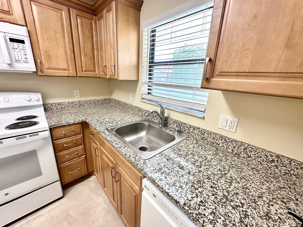 21904 Lake Forest Circle - Photo 1