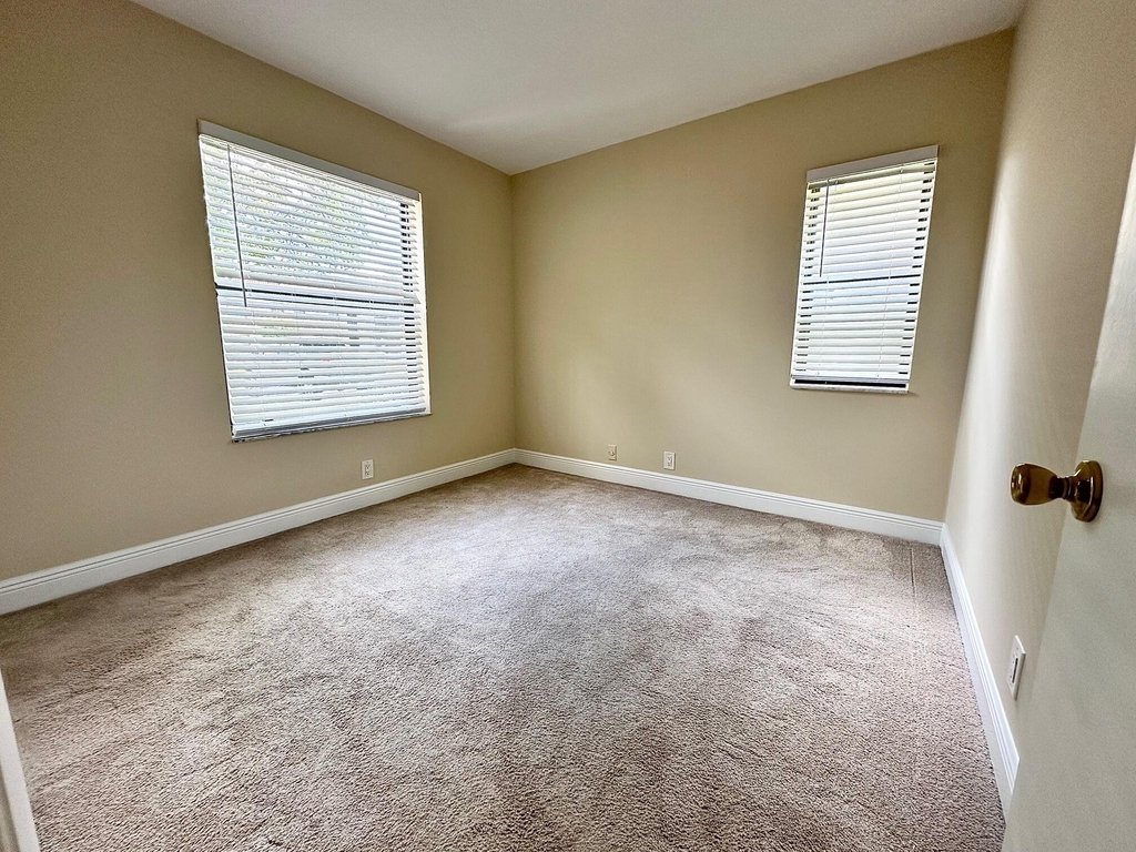21904 Lake Forest Circle - Photo 4