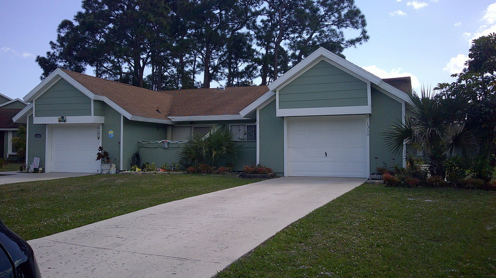 1350 Se La Haven Court - Photo 0