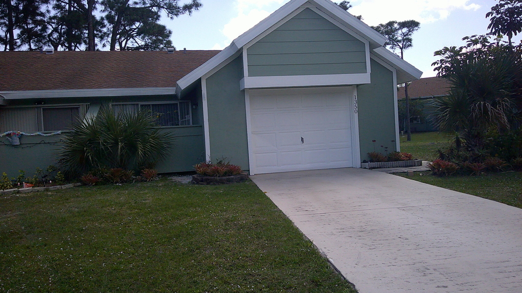 1350 Se La Haven Court - Photo 1