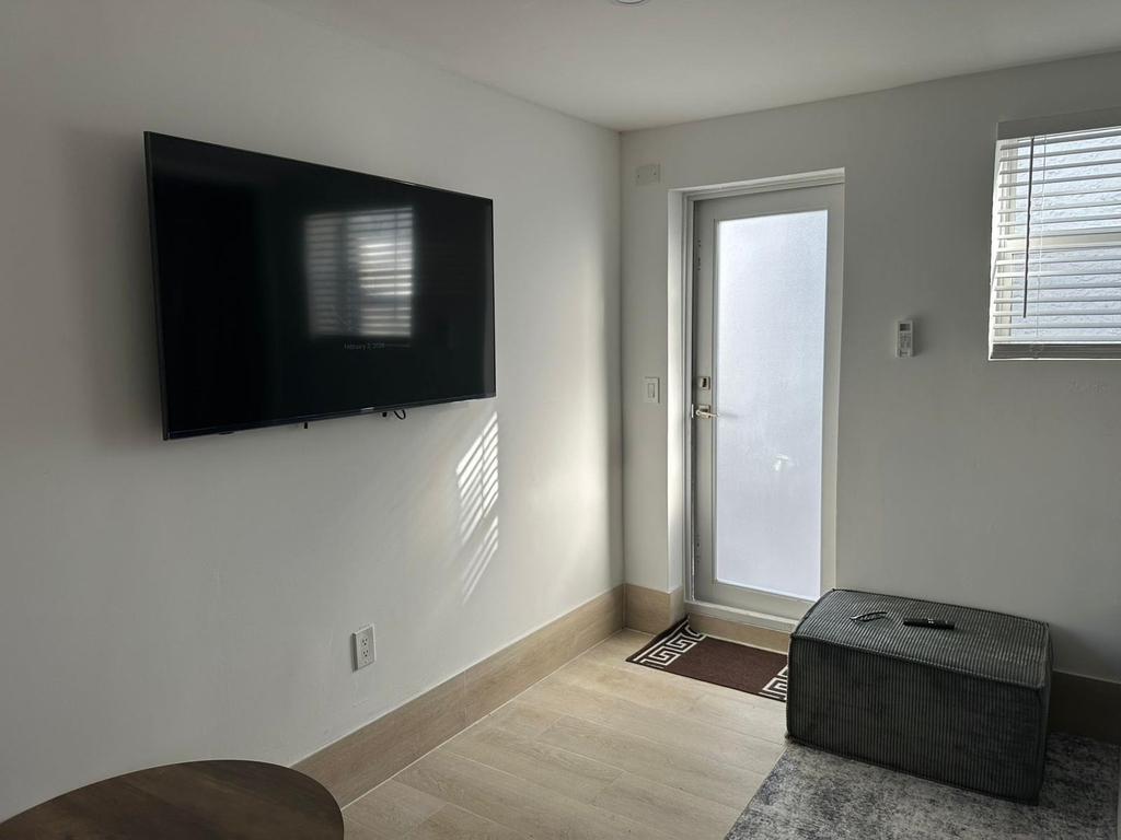 817 Tyler Street - Photo 2