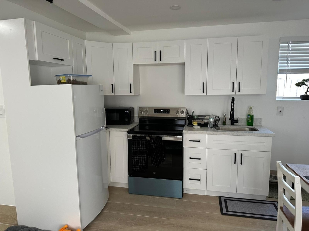 817 Tyler Street - Photo 6