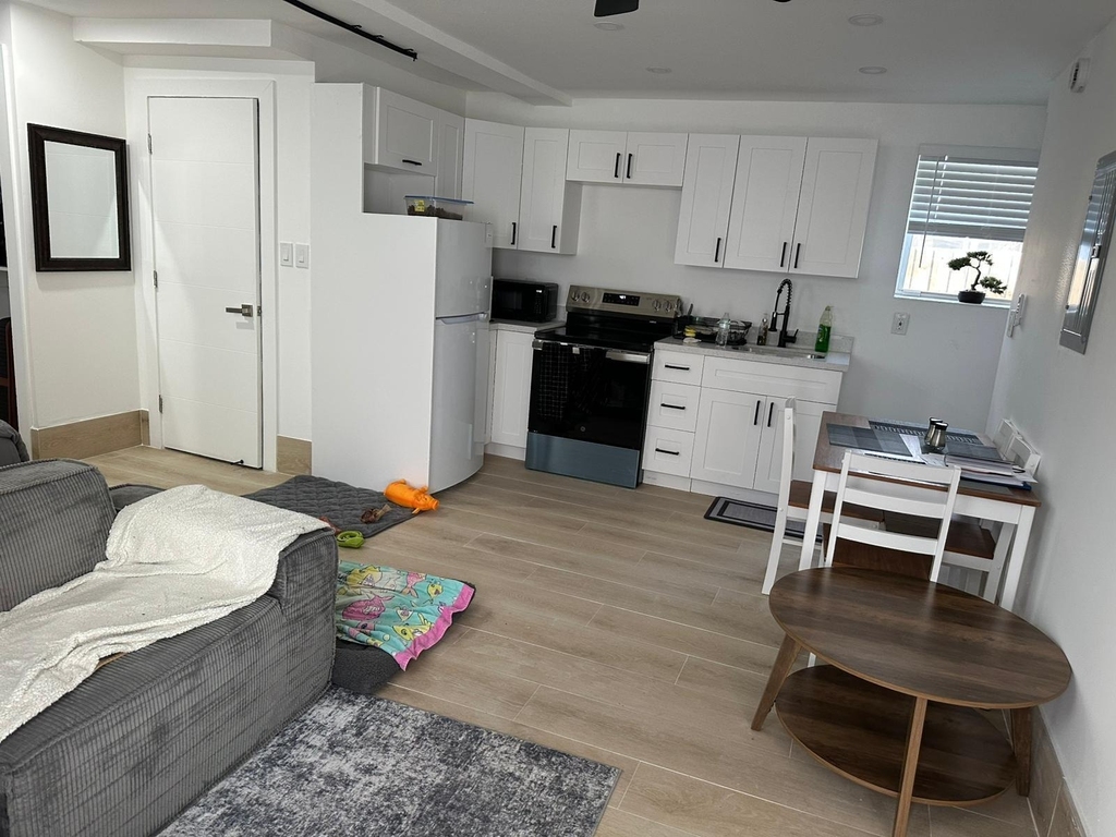 817 Tyler Street - Photo 3