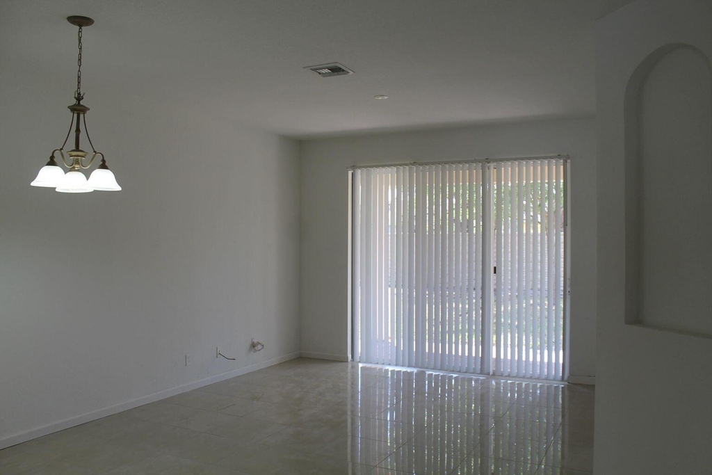 1804 Sw Jamesport Drive - Photo 9