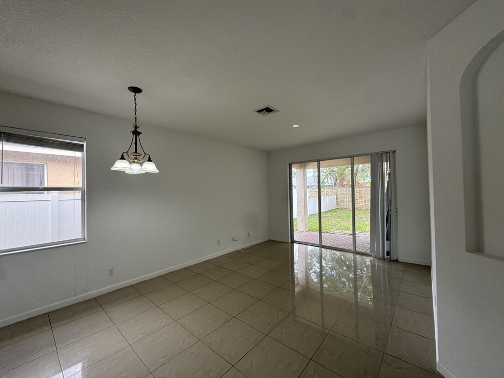 1804 Sw Jamesport Drive - Photo 8