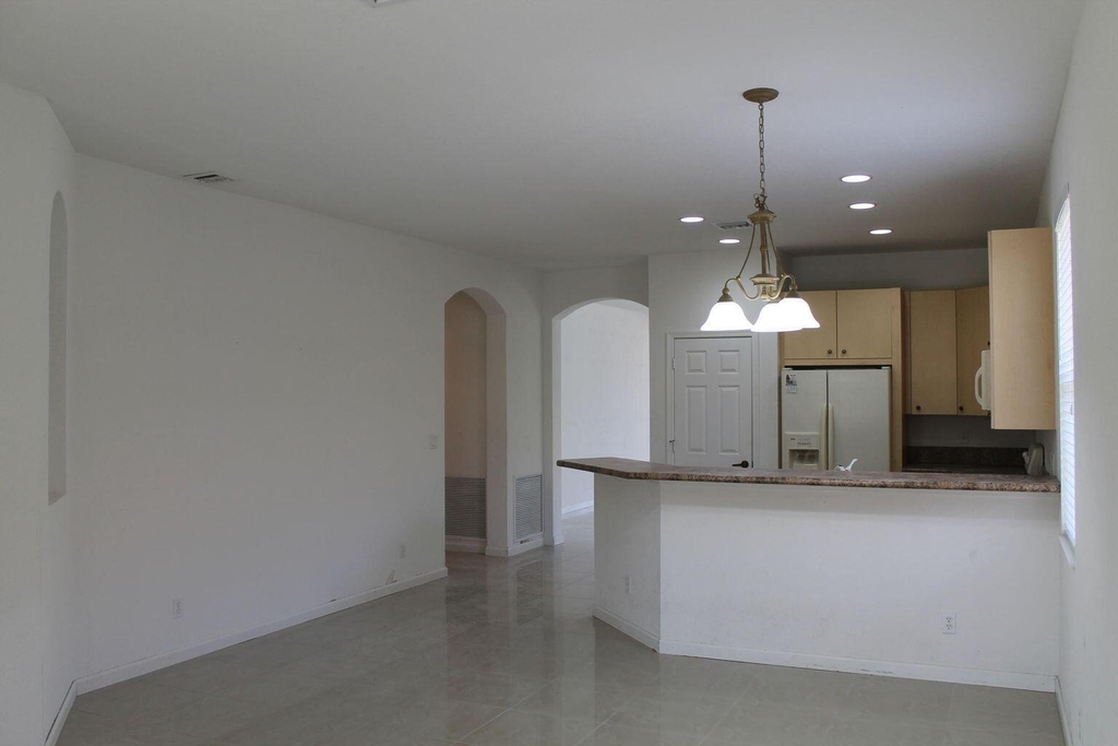 1804 Sw Jamesport Drive - Photo 10