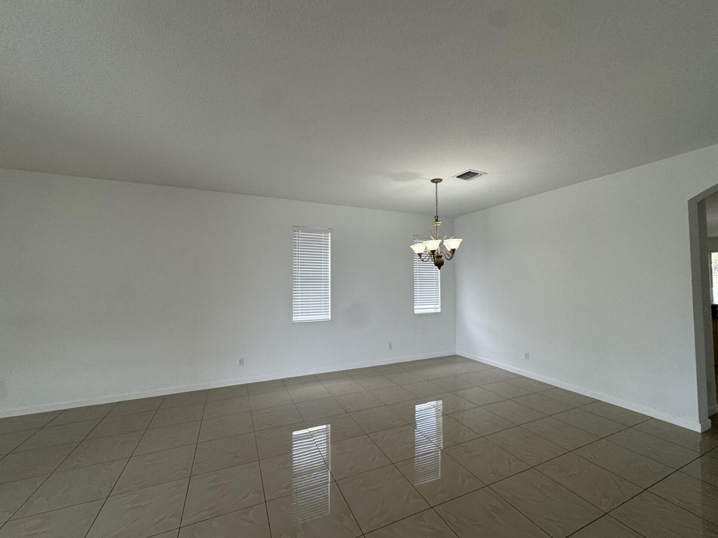 1804 Sw Jamesport Drive - Photo 5