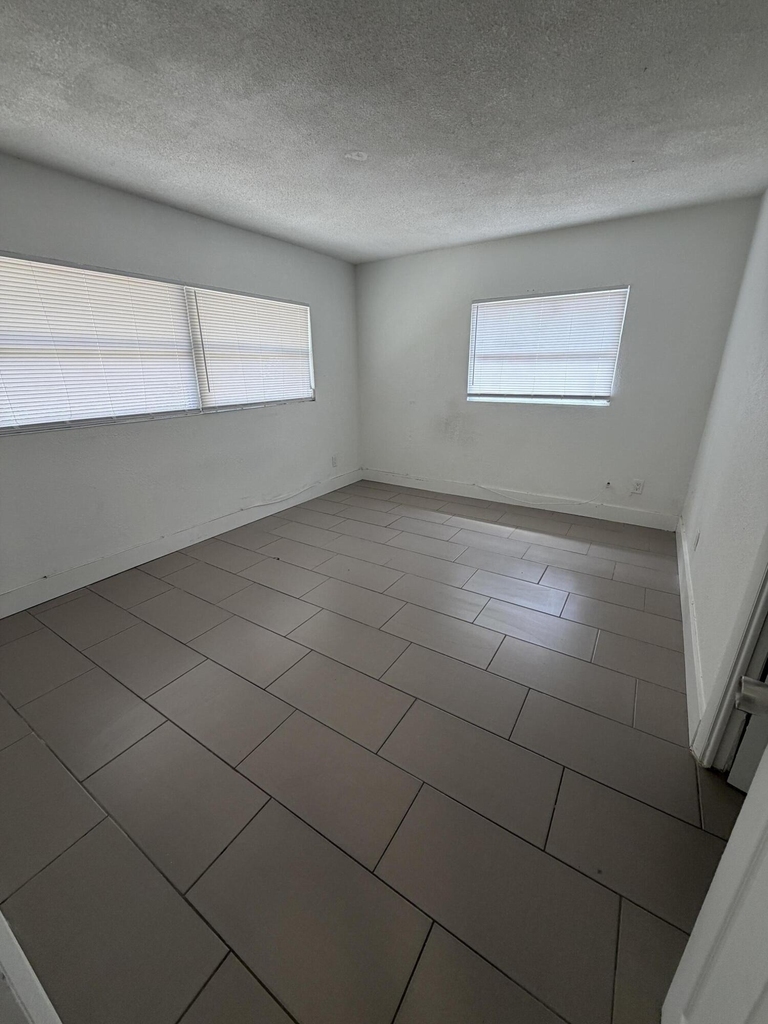 116 Nw 28th Avenue - Photo 3