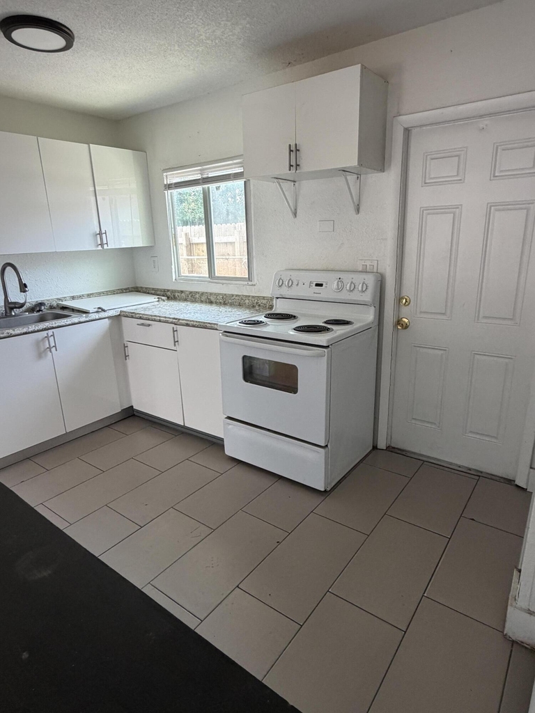 116 Nw 28th Avenue - Photo 0