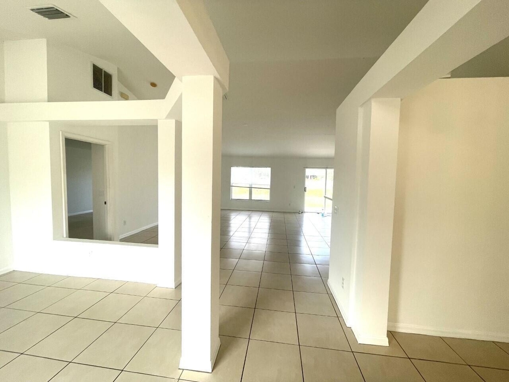 1061 Sw Coleman Avenue - Photo 8
