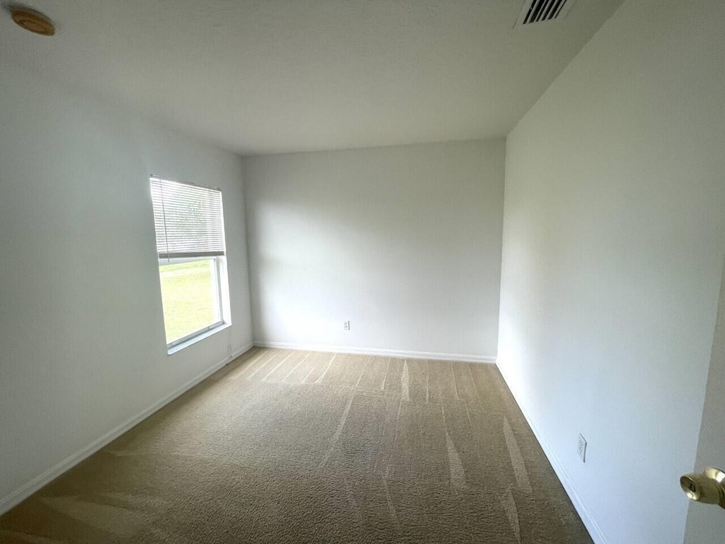 1061 Sw Coleman Avenue - Photo 11