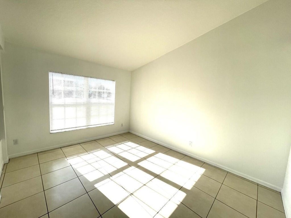 1061 Sw Coleman Avenue - Photo 1