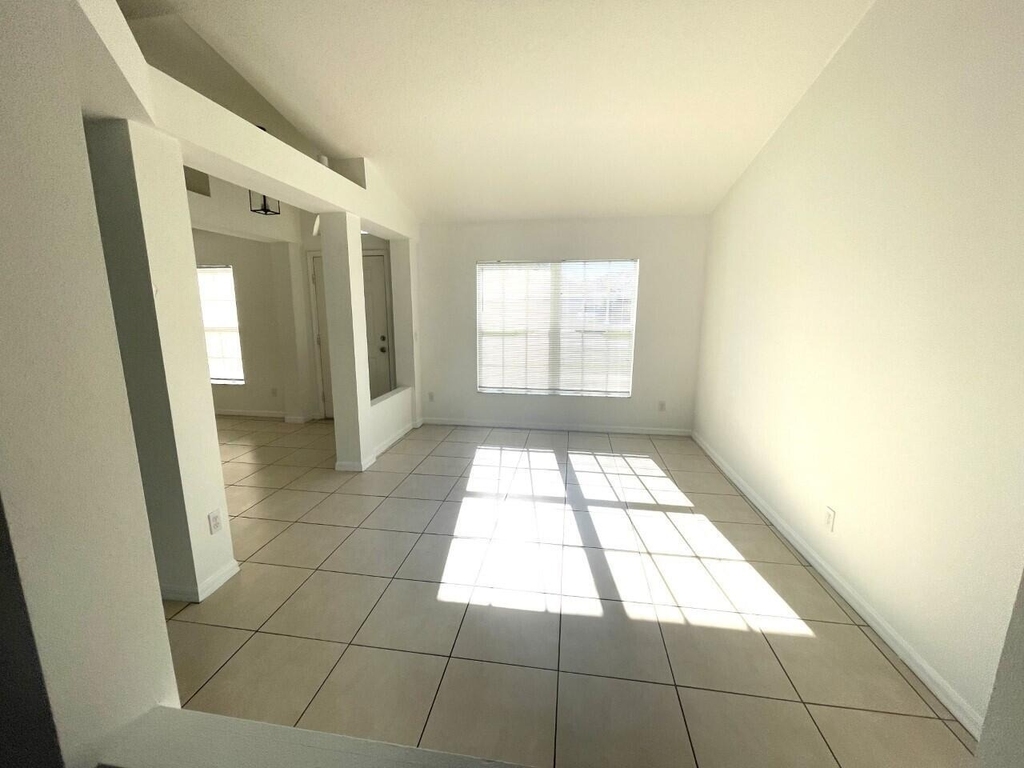 1061 Sw Coleman Avenue - Photo 14
