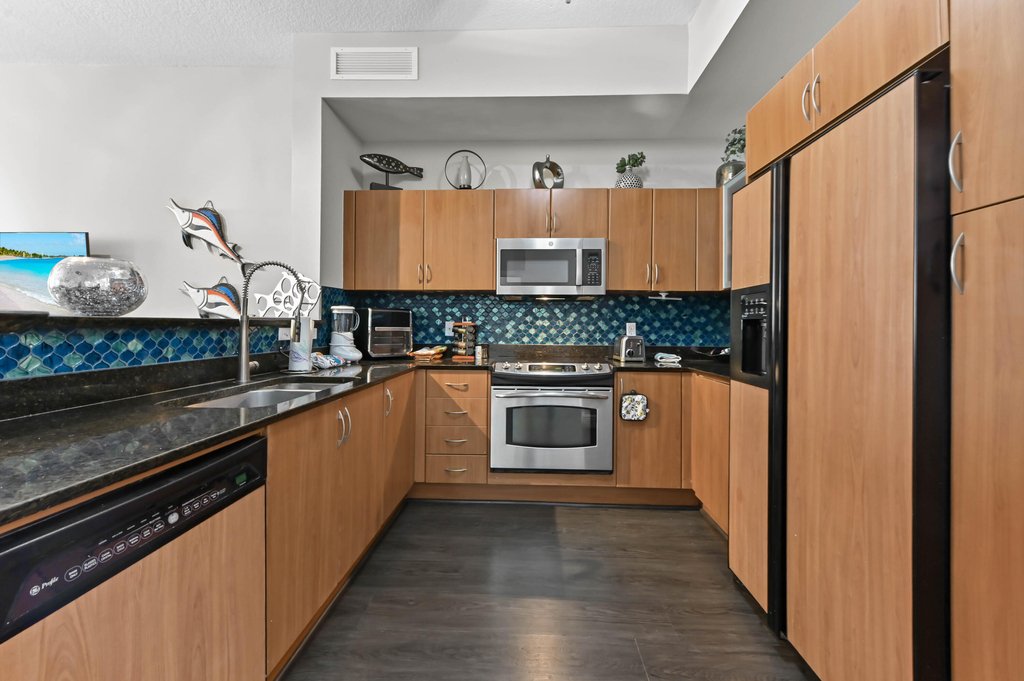 804 E Windward Way - Photo 1