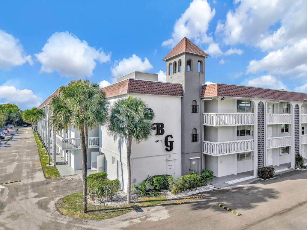 400 Se 10th Street - Photo 1