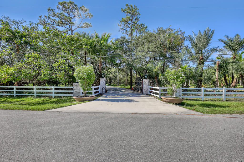 10780 Anderson Lane - Photo 2