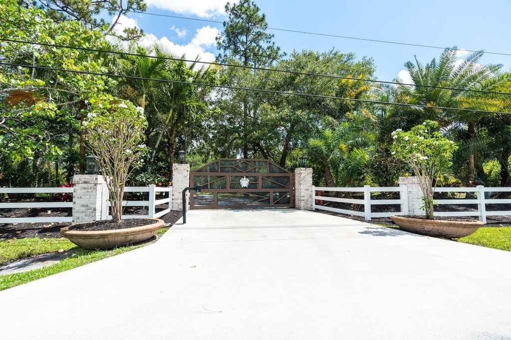 10780 Anderson Lane - Photo 3