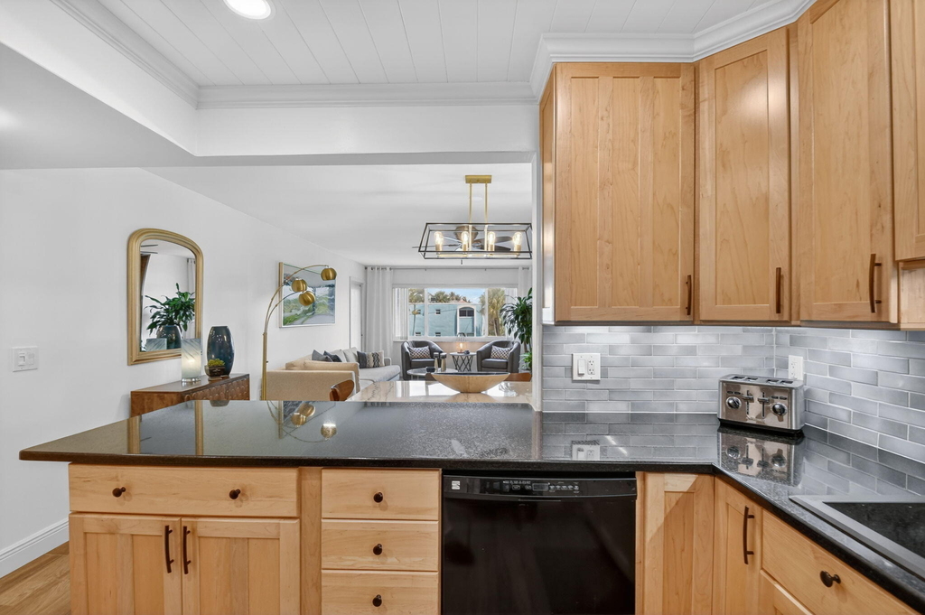 1502 S Lakeside Drive - Photo 3
