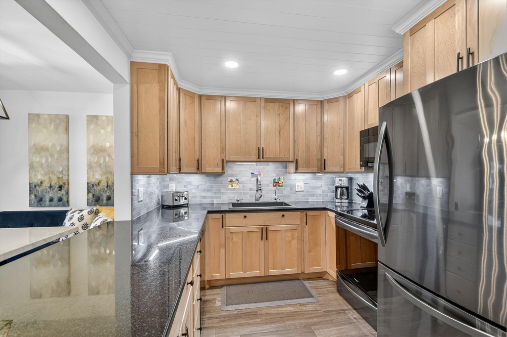 1502 S Lakeside Drive - Photo 1