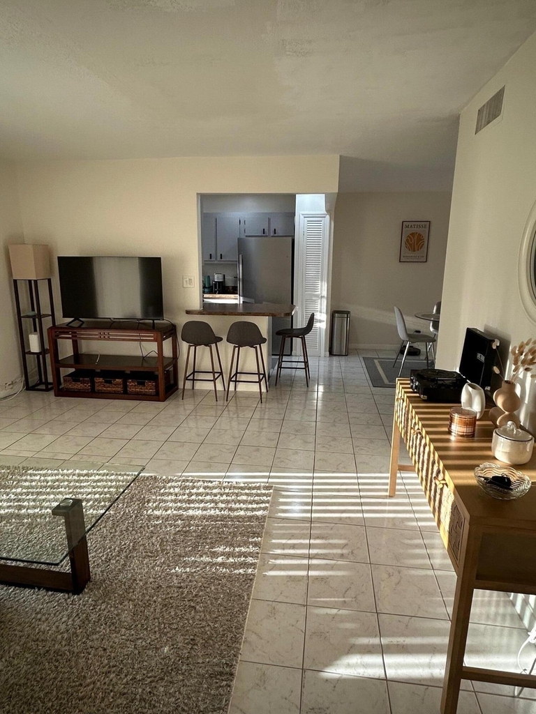 1301 Nw 12th Avenue - Photo 2