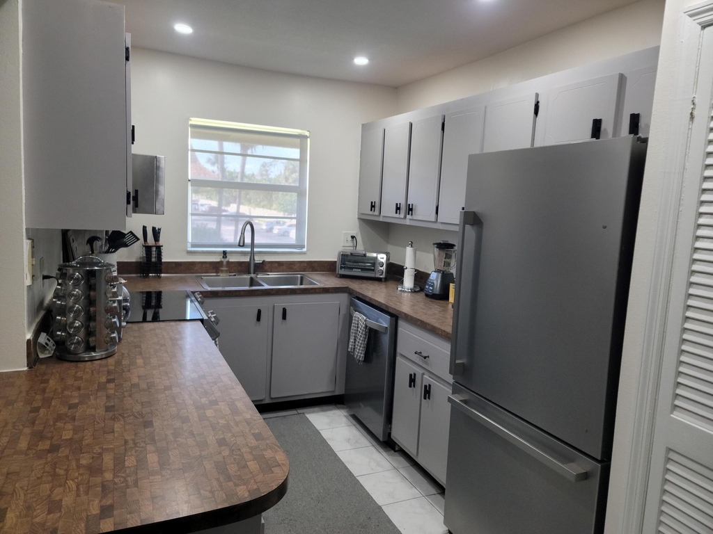1301 Nw 12th Avenue - Photo 7