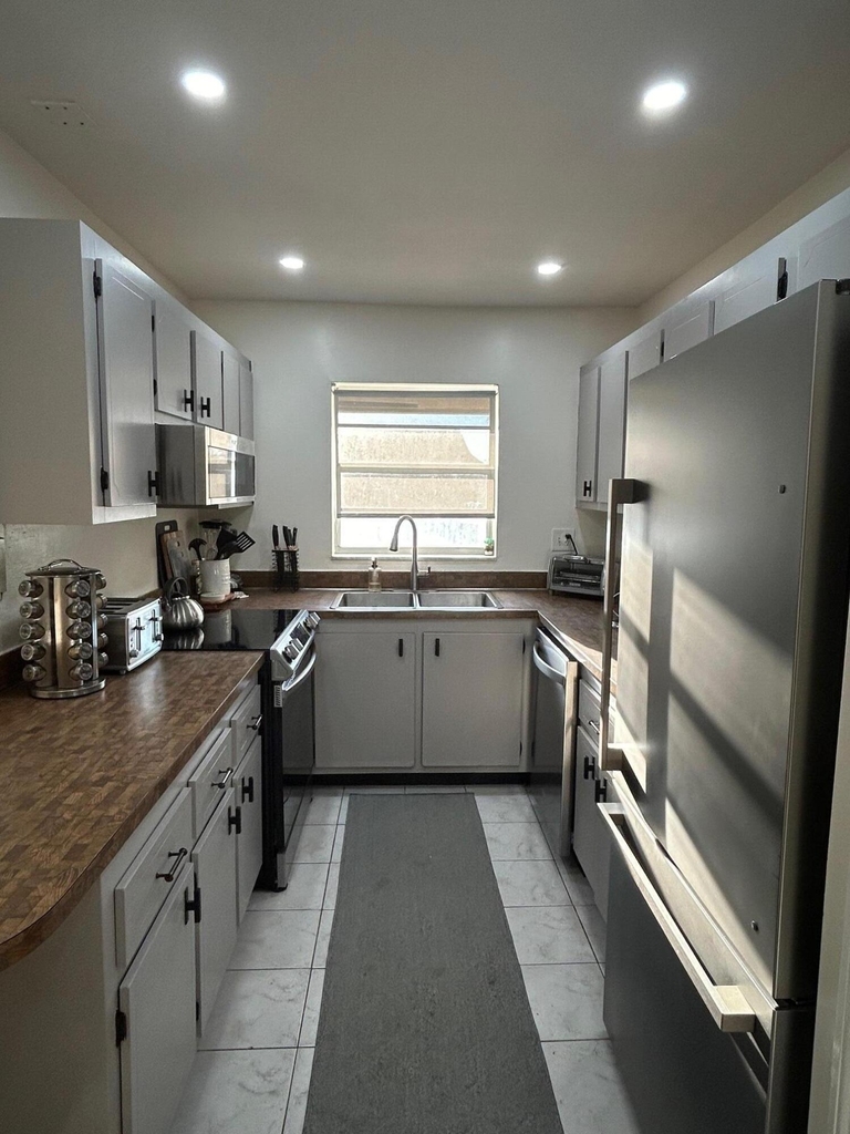 1301 Nw 12th Avenue - Photo 6