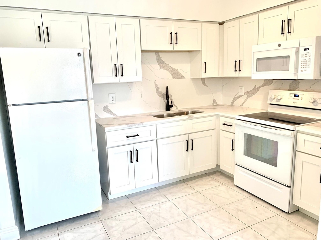 260 Nw 19th Street - Photo 5