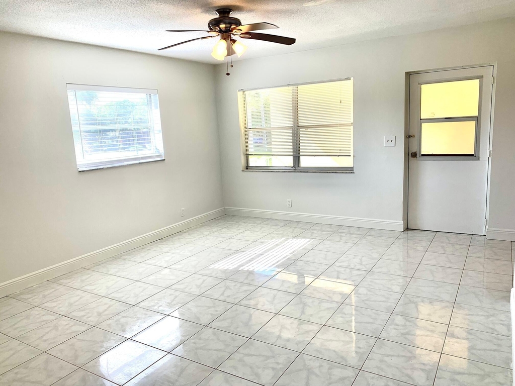 260 Nw 19th Street - Photo 8