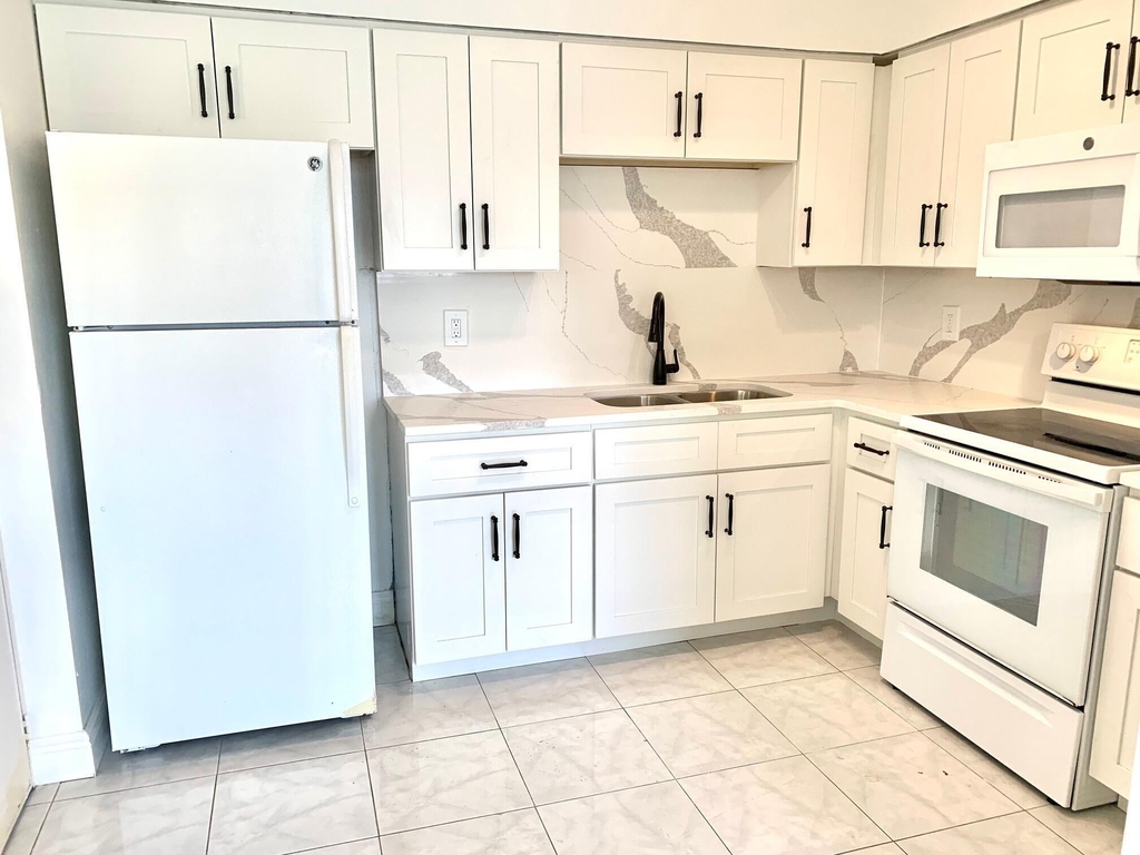 260 Nw 19th Street - Photo 3