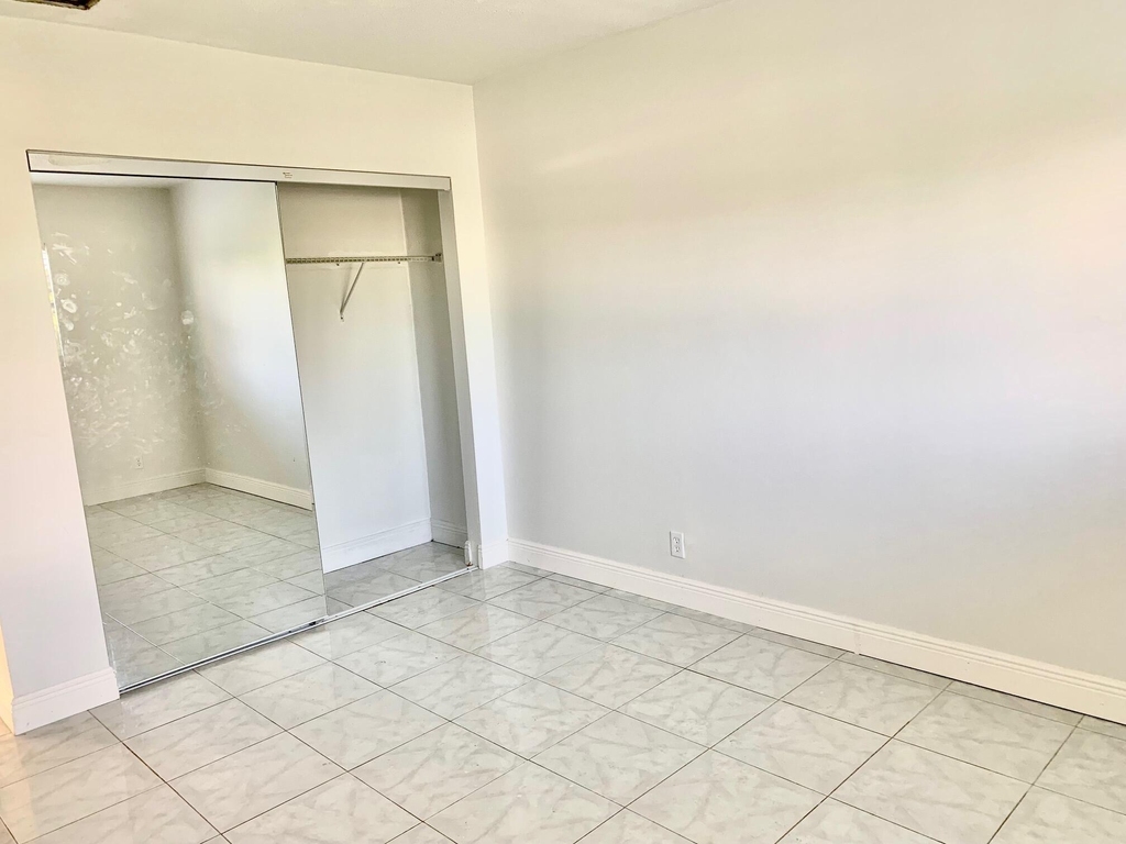 260 Nw 19th Street - Photo 12