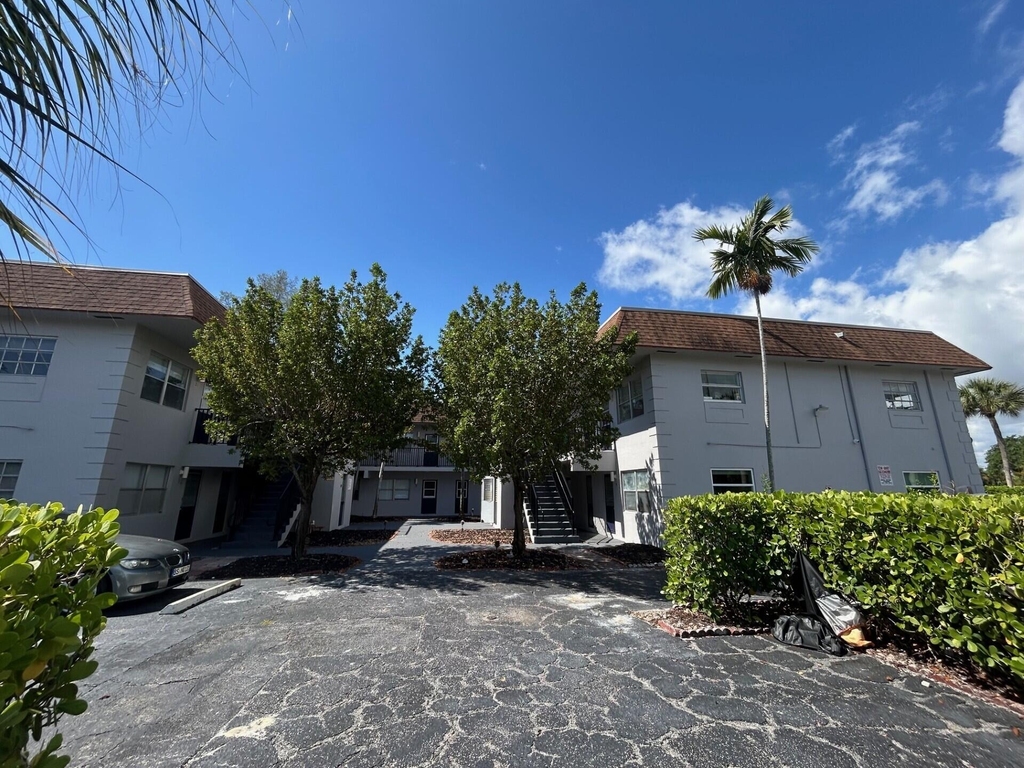 260 Nw 19th Street - Photo 16