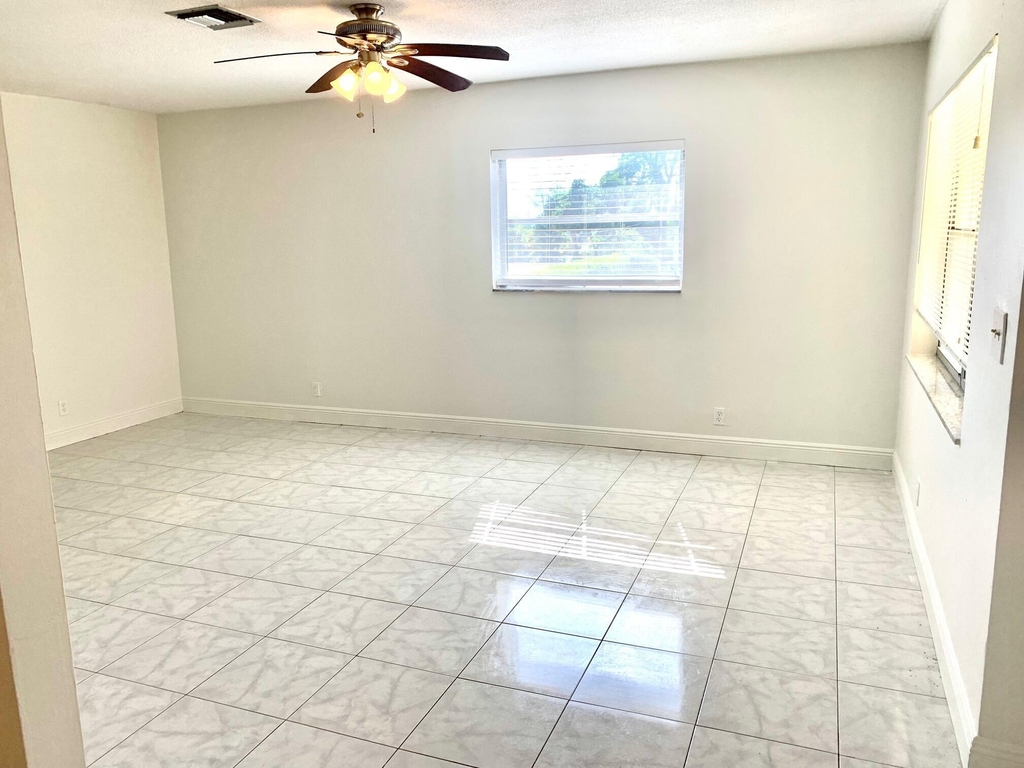 260 Nw 19th Street - Photo 10