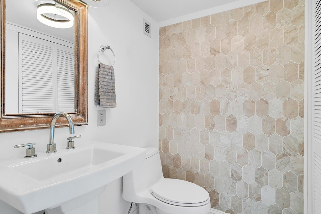 101 N Clematis Street - Photo 13