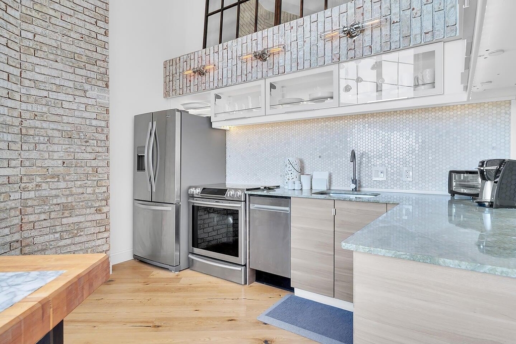 101 N Clematis Street - Photo 6