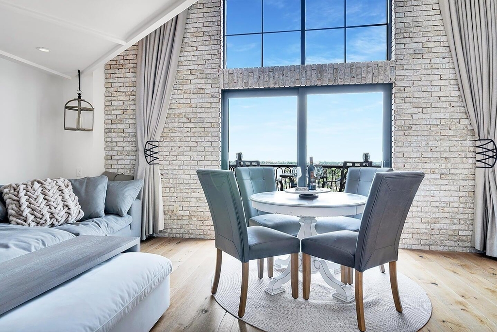 101 N Clematis Street - Photo 3