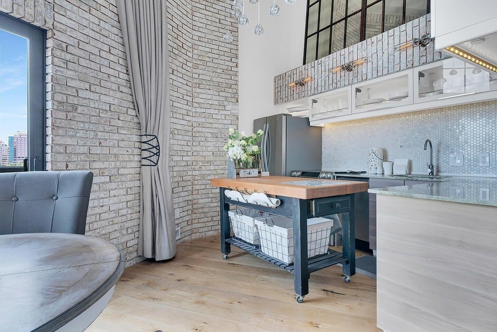 101 N Clematis Street - Photo 7