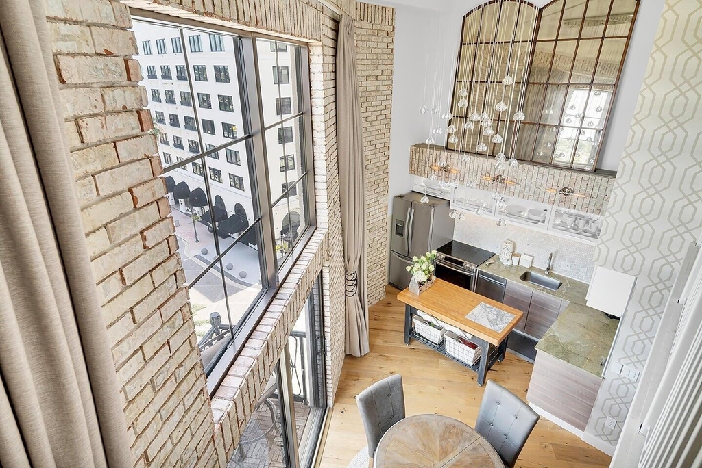 101 N Clematis Street - Photo 2