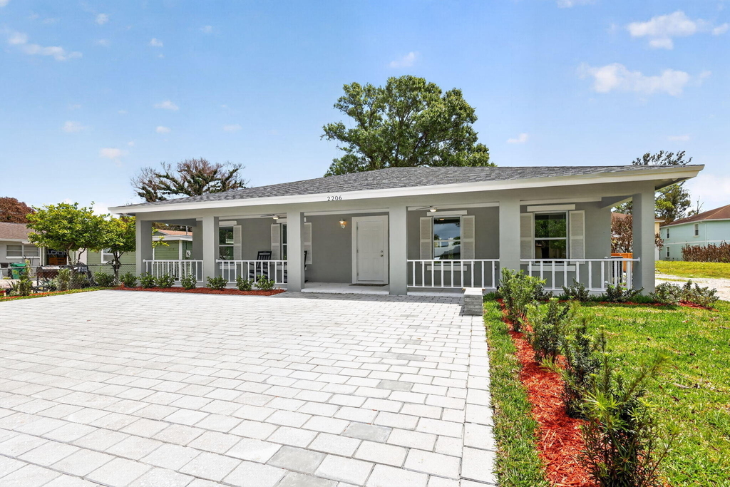 2206 S 34th Street - Photo 2