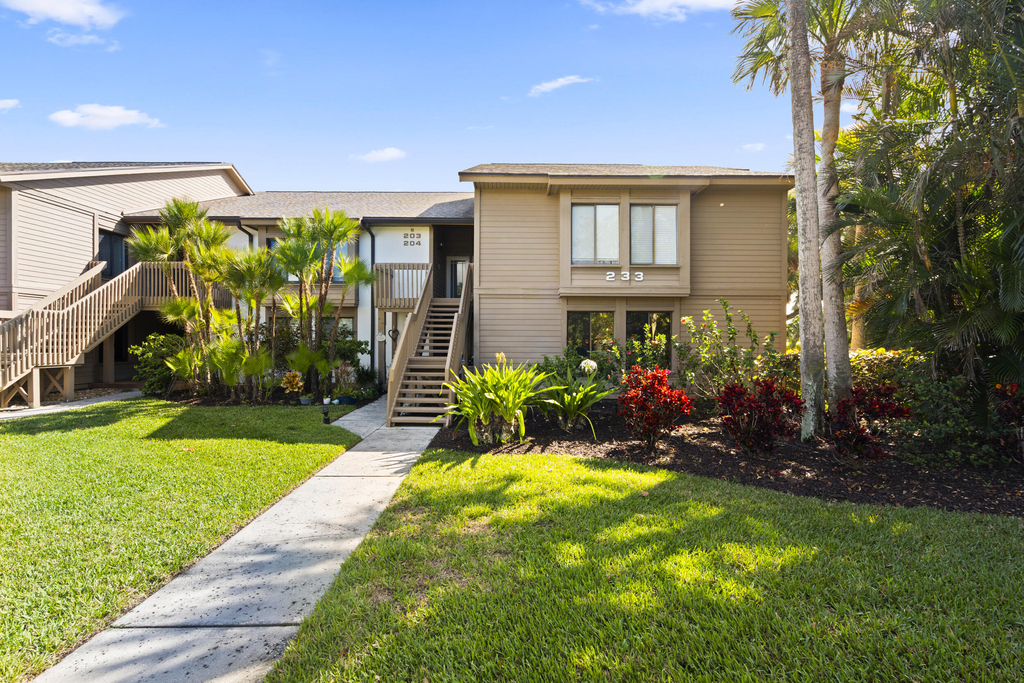 233 Ne Edgewater Drive - Photo 1