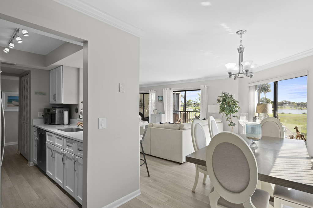 233 Ne Edgewater Drive - Photo 8