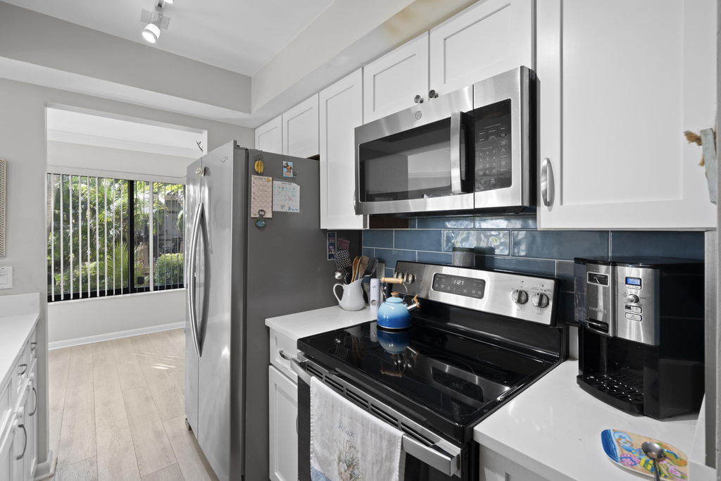 233 Ne Edgewater Drive - Photo 12