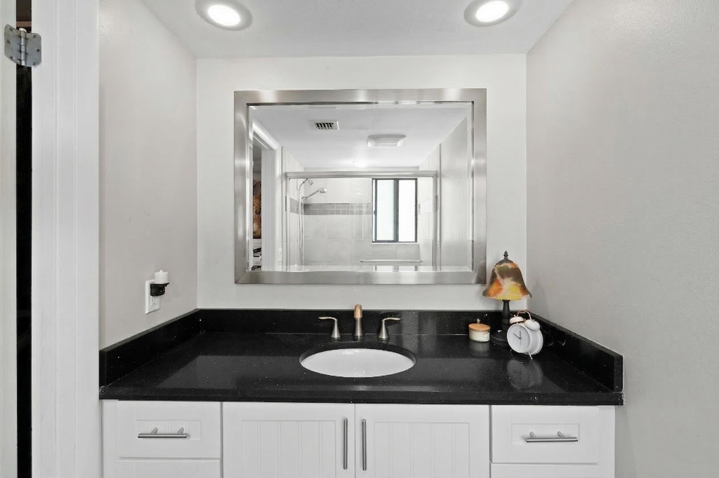233 Ne Edgewater Drive - Photo 22
