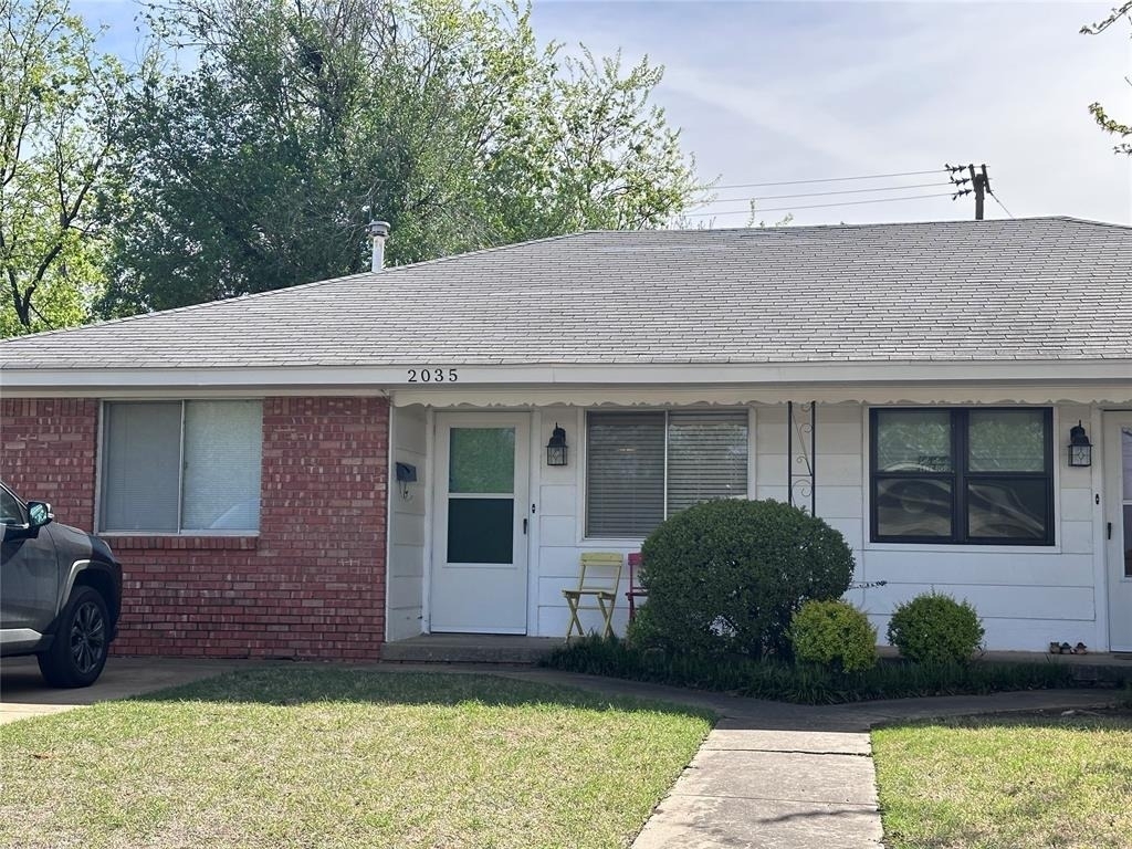 2035 Delaware Lane - Photo 0
