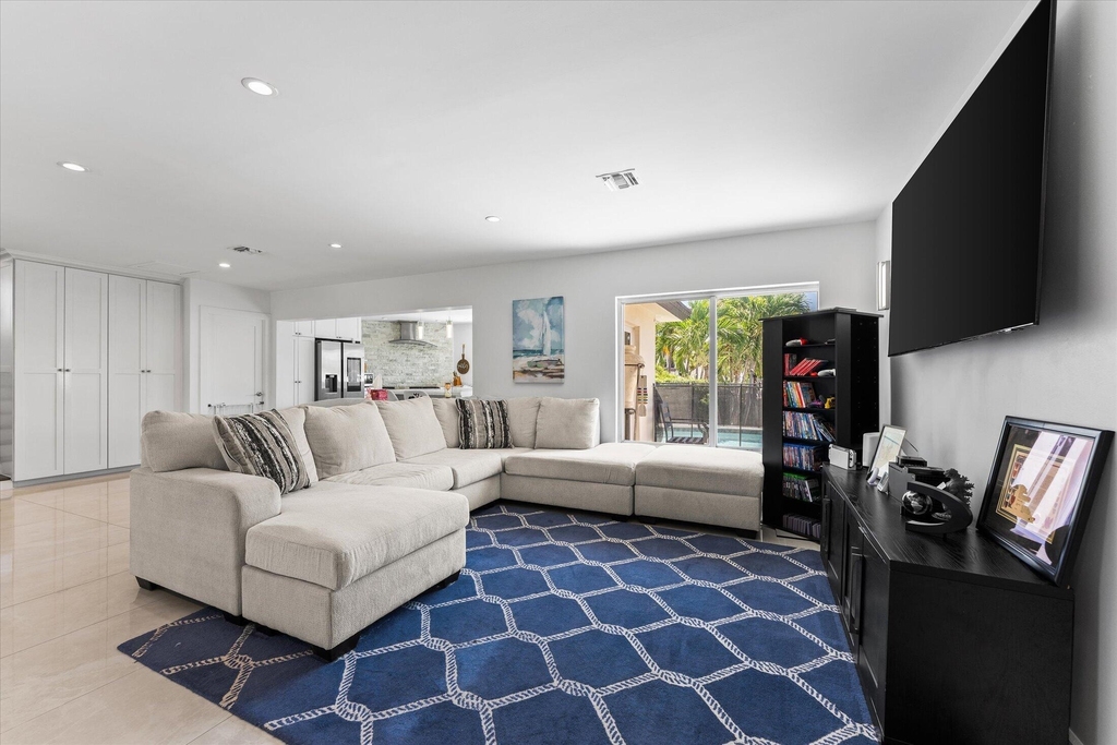 2948 Ne 35th Court - Photo 4