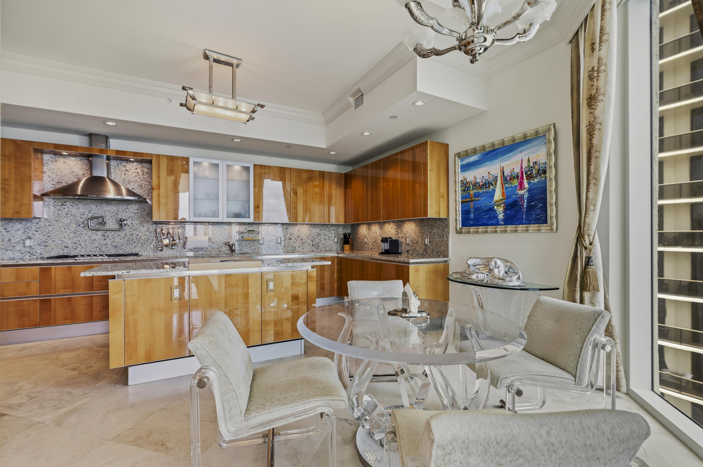 16051 Collins Avenue - Photo 10