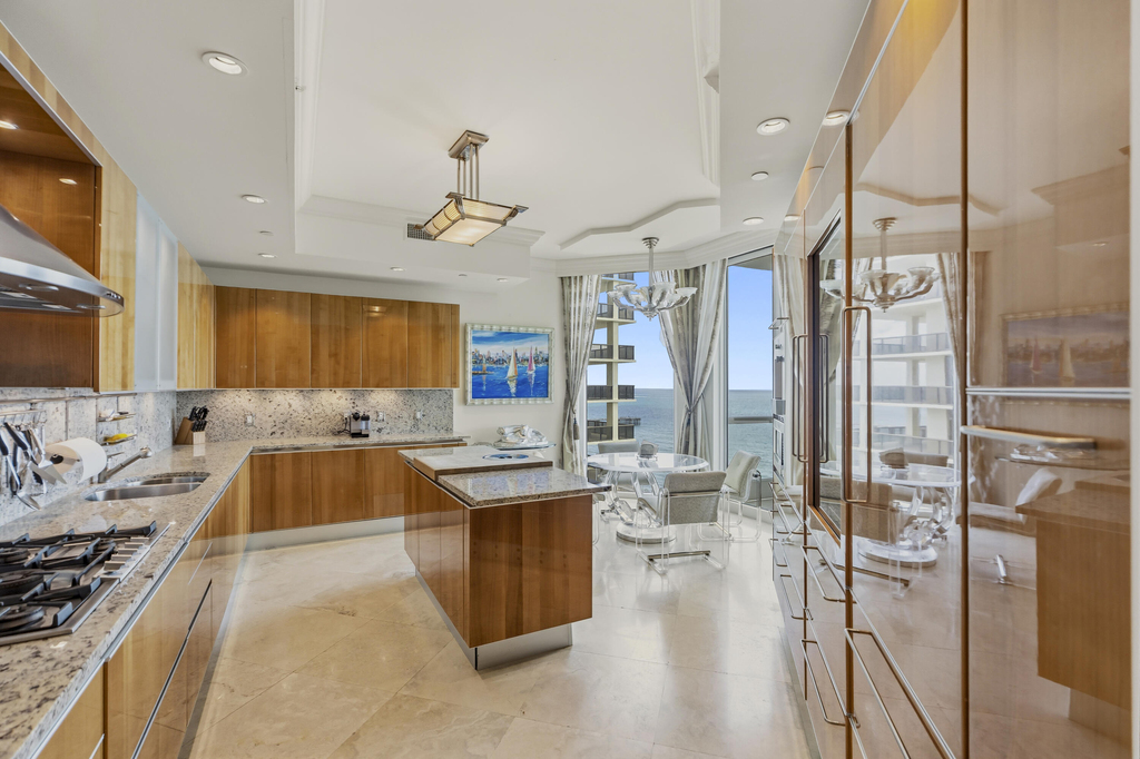 16051 Collins Avenue - Photo 9