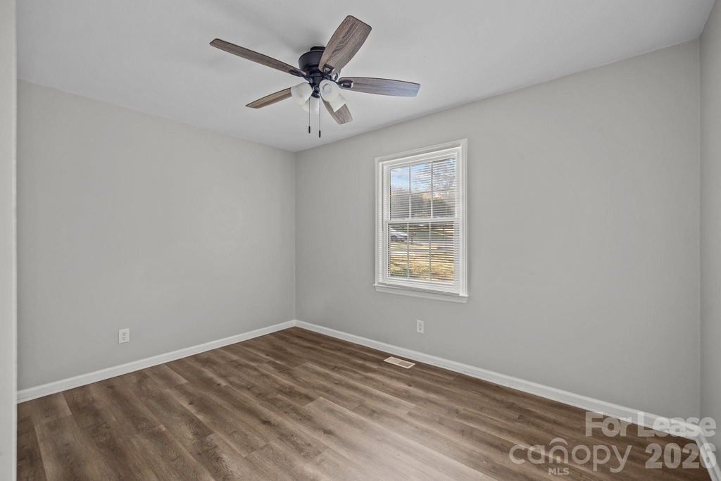 4800 Maplecrest Drive - Photo 16